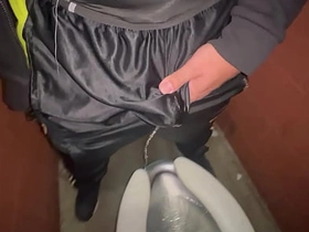 篮球短裤里尿出来 asian orgasm detached porn