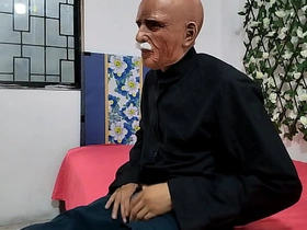 爷爷打飞机掏出他的大鸡巴 gay porn asian cum