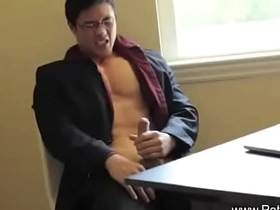 戴眼镜的亚洲男人 japanese guard gay porn