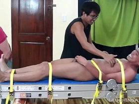 Lorenzo被绑上刑架 japan toilet gay porn