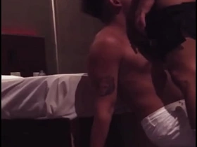 酒店服务员让我用额外小费尝尝他的大屌 chinese gay workout porn