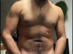练完肌肉，最好的放松就是独自射爆 / 大屌哥 porn gay muscle hot