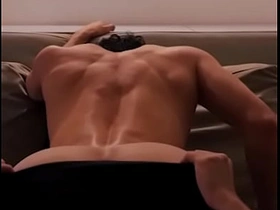 单身派对后，男友无套干我，最后射进我屁眼 gay porn hot daddy