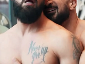 猛男Justin Jett让Marco Napoli张大嘴 颜射到他满脸精液 hot porn asian gay sex videos