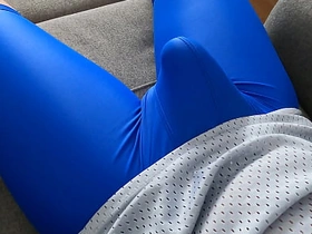 一感觉到紧身裤里的勃起我就射了 uncaring porn suit asian