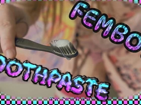 4K伪娘把精液射在牙刷上 牙膏！预告 free japan gay porn video