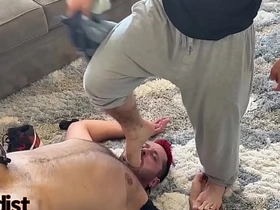 硬核基佬羞辱-舔脚、踢蛋扇蛋、狠抽耳光... korean gay porn telly