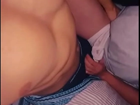 第一次在肌肉邻居家给他口交，最后被他无套内射 cully gay porn hub