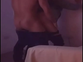 警校室友隔离三个月后爬上我的床操我 asian hunk knead gay porn