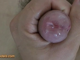 捆绑可爱光滑亚洲男孩打手枪射精 chinese stepbrothers gay porn