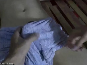 英俊亚洲瘦男被绑手淫 chinese and white wretch gay porn