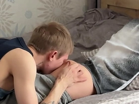 第一部 舔我甜心朋友的屁眼时他在打游戏 接着就干他 vietnam gay porn glaze