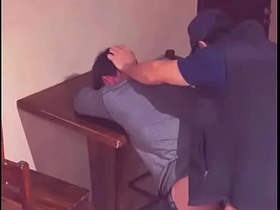 酒吧里勾搭好奇直男 korean gay rest room porn