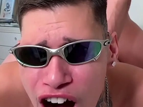 我忍不住把屁眼献给考眼镜蛇的大鸡巴猛男 他操爆了我的小嫩菊 gay asian ancient man sex videos