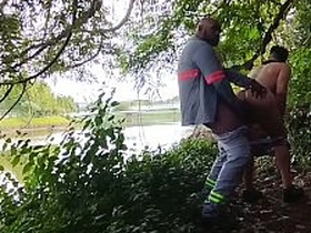 工人在草丛里狂干老外墨西哥佬 chinese gay porn cum inside