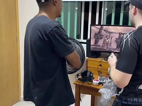 死宅骚货，看到摩托小哥就想坐打工人的鸡巴 interracial gay porn asian