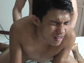 老爹猛操亚裔嫩屌本杰 self-effacing mill chinese delighted porn
