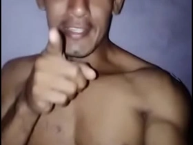 帅哥们都好吗 人家给你们亲亲哦 pinoy gay porn newest