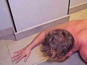 大胡子主人操烂小鲜肉的屁眼，把他当性奴使唤。BDSM狗玩羞辱高潮 sister hong gay porn china