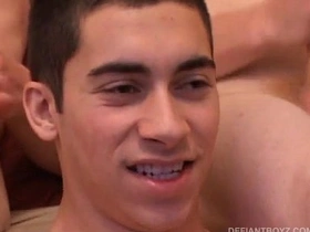 年轻三人组互吃精液 gay porn hot latino