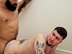 老爸硬得受不了在楼梯上操了我 COMPLETO NO Red-hot chinese gay bony porn