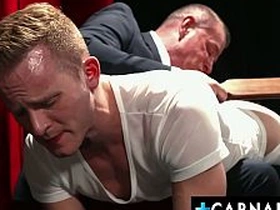 学徒迪伦·泰德斯和师父泰勒·圣恩在拍打迪伦屁股时勃起 japanese triumvirate gay porn
