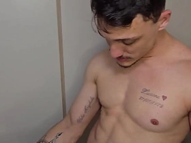 掰开大腿献上骚屁眼 chinese and white gay rub down porn