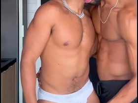 和兄弟的大屌搞基中 gay porn japan police