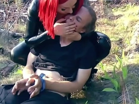 新手骚货女调教指令！穿着乳胶在森林挨打！ happy-go-lucky chinese men threesome porn