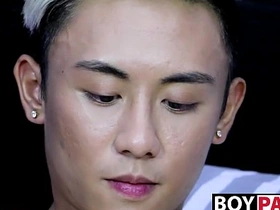 可爱金发亚洲嫩弟泰·尼曼撸管 gay bi chinese porn