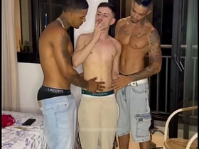 在阳台上操那个花花公子 gay chinese porn glaze