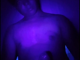 亚洲嫩弟打飞机射精5次配黑光 japan student gay porn