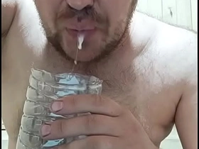 大鸡巴射出一发热精，接着被吃掉了！ asian passionate gay intercourse videos