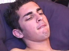 年轻的德文撸出精液然后吃掉 missionary asian gay porn