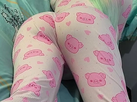 cosplay睡衣继女遭大屌继父内射 18禁 korean soft gay porn