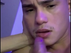 给年轻小伙口交射他满嘴 gay porn sex japanese