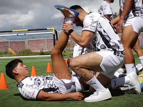 第一次无套群P和足球队友训练后乱搞 versatile chinese gay porn