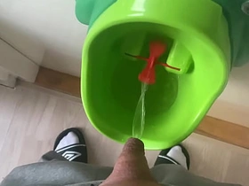 鸡巴小的男人只能蹲着尿尿 gay porn muscular asian