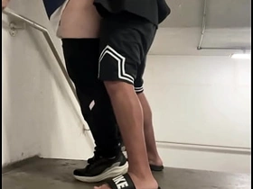 楼道贱货求楼梯间挨操，老子如她所愿狠狠干了 ryo japanese gay porn
