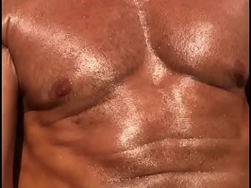 意大利肌肉AV男优的泳池日 chinese gay porn cam