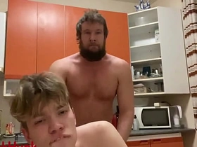 暴怒俄罗斯熊爹在厨房狂干19岁小鲜肉 taiwan gay porn alone