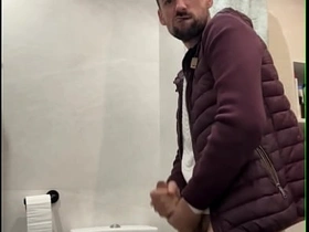 性感老爹打飞机射出一大坨精液 japanese gay porn 2020