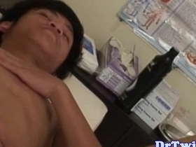 亚裔业余小鲜肉蛋蛋按摩 hd asian gay sex videos