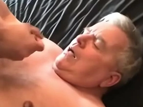 年轻亚裔射精在老爹脸上 gay chinese porn movie