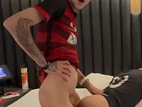 比赛结束后，我操了球队的前锋 asian framer merry porn