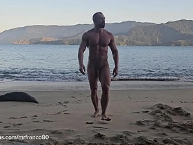 肌肉男裸体海滩群交 viral joyful sex videos asian