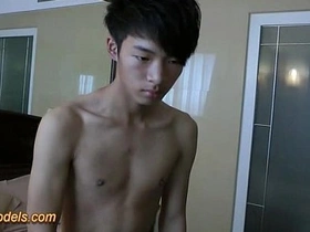 可爱亚洲嫩男淋浴后打手枪 korean gay couple porn video