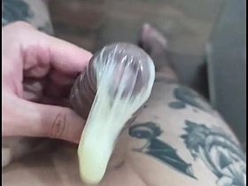 装满精液的安全套 - 想喝这杯奶吗？ gay porn chinese xhamster