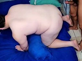直男骚年放风筝结果在屋顶被我干了 瘦子求操胖子的后入式 完整双飞 korean gay porn blowjob
