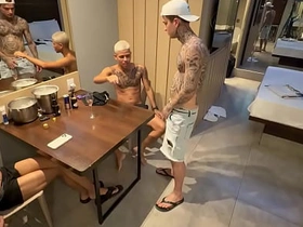 我和我哥们儿还有他朋友3P爽翻天 asian nipple gay porn